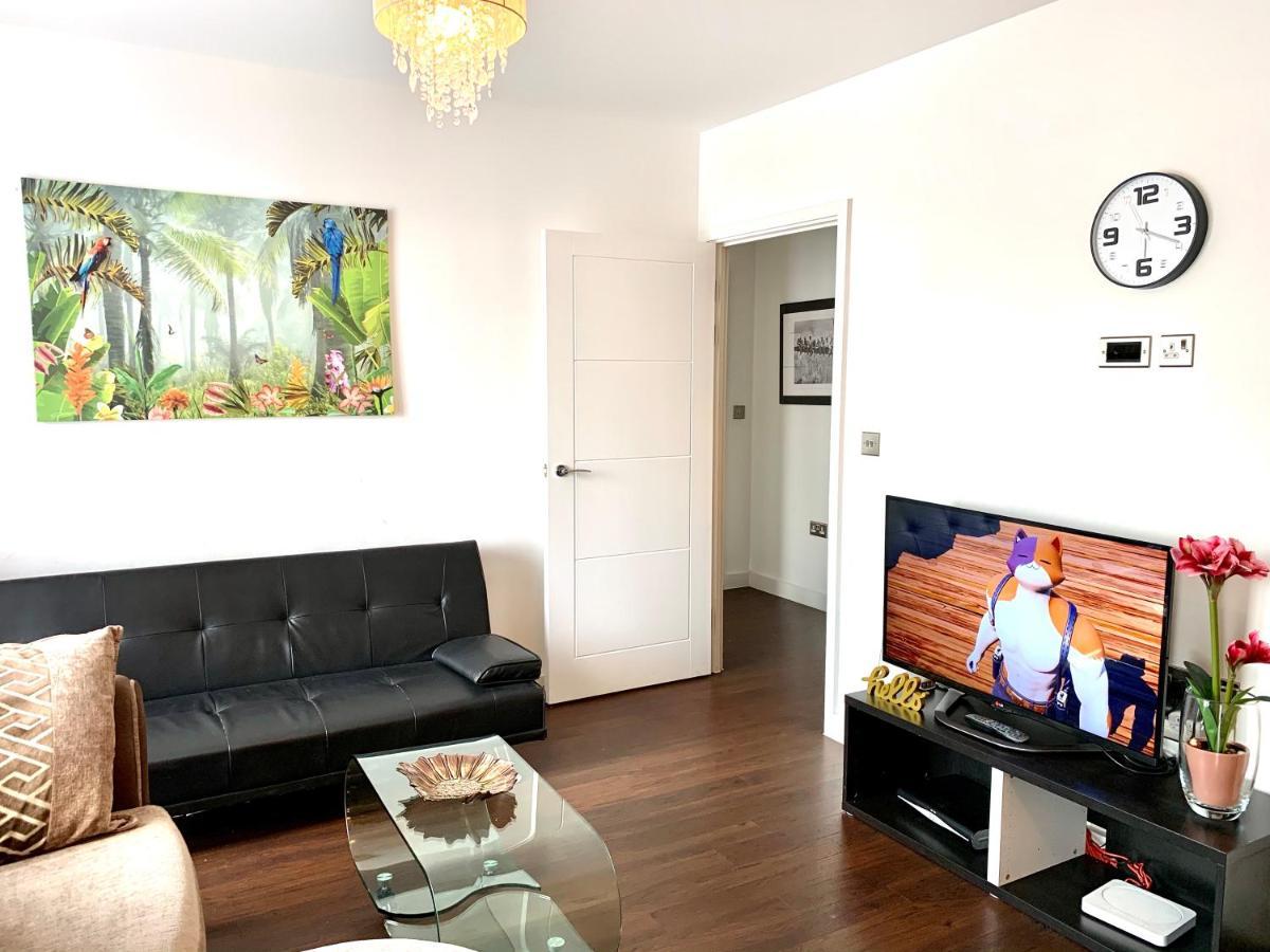 2-Bedrooms Modern Apartment Next To Velodrome, Lounge, Balcony, Parking, Abba London Luaran gambar