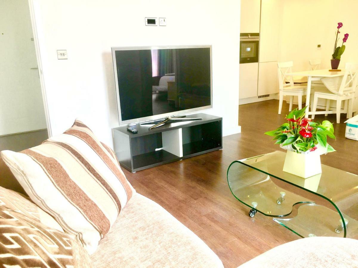 2-Bedrooms Modern Apartment Next To Velodrome, Lounge, Balcony, Parking, Abba London Luaran gambar